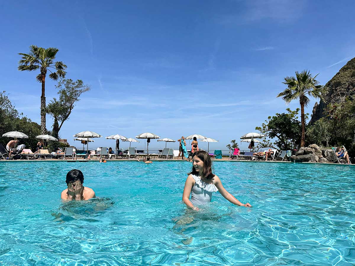 Ischia con i bambin La mortella Negombo