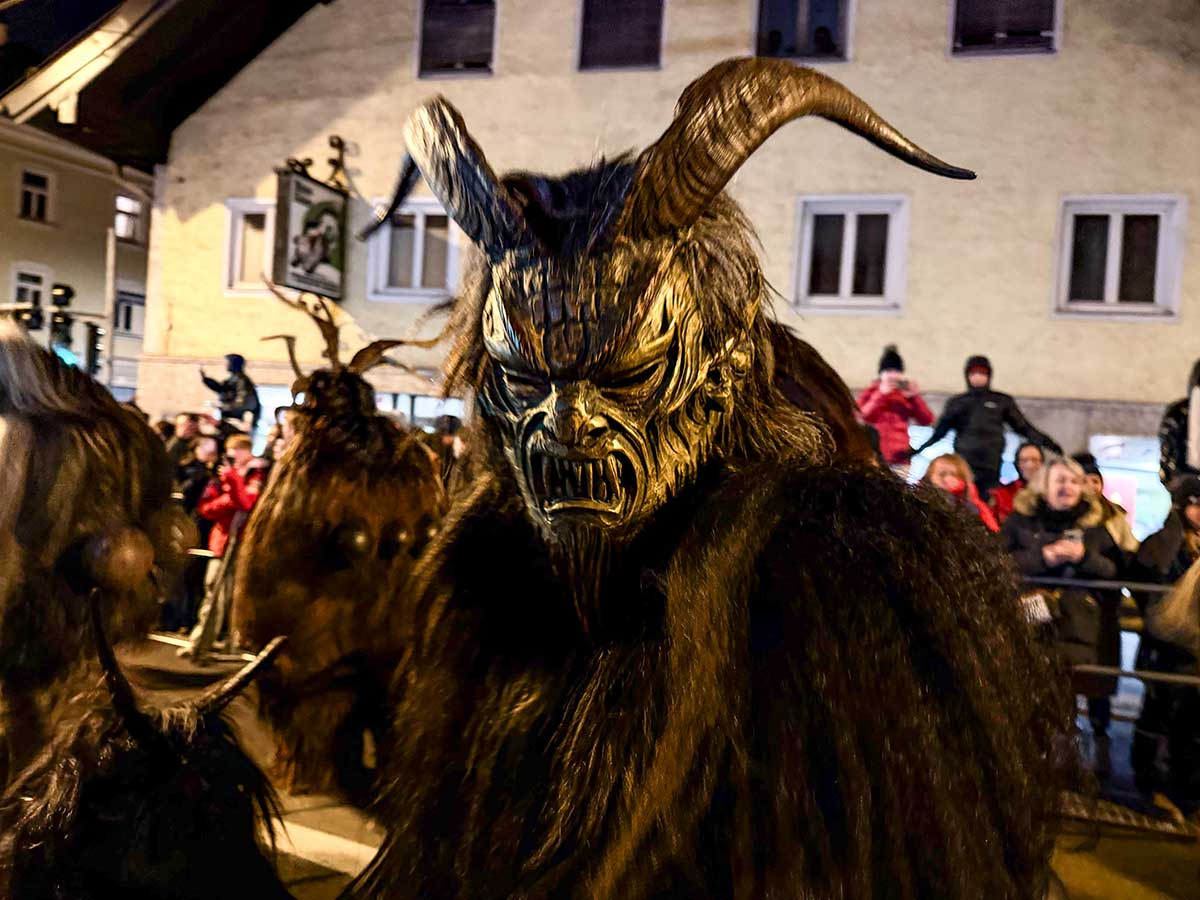 La corsa dei Krampus Salisburgo Natale