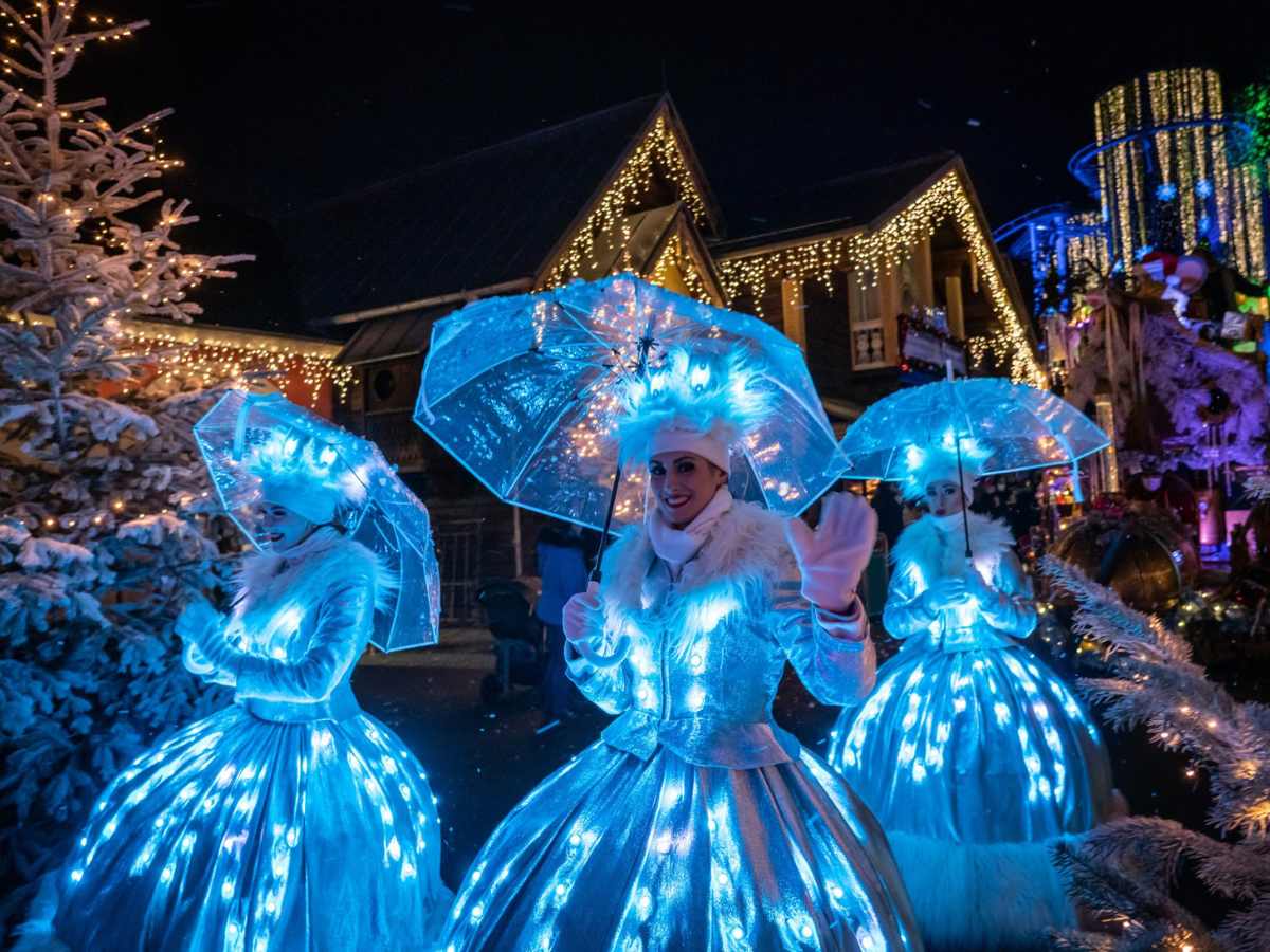 ballerine con costumi di luci all'europa park