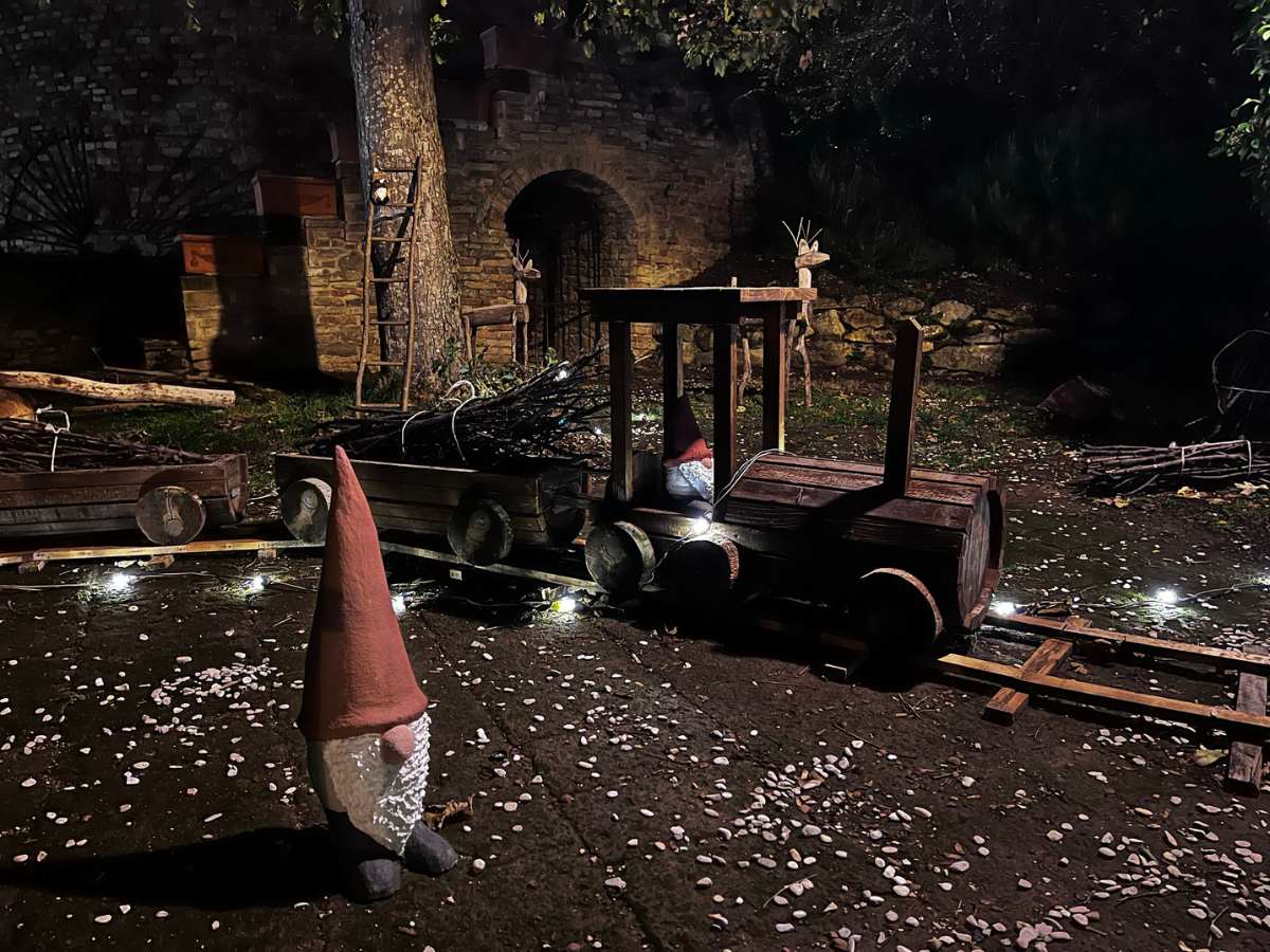 giardino degli gnomi a Mombaroccio a Natale