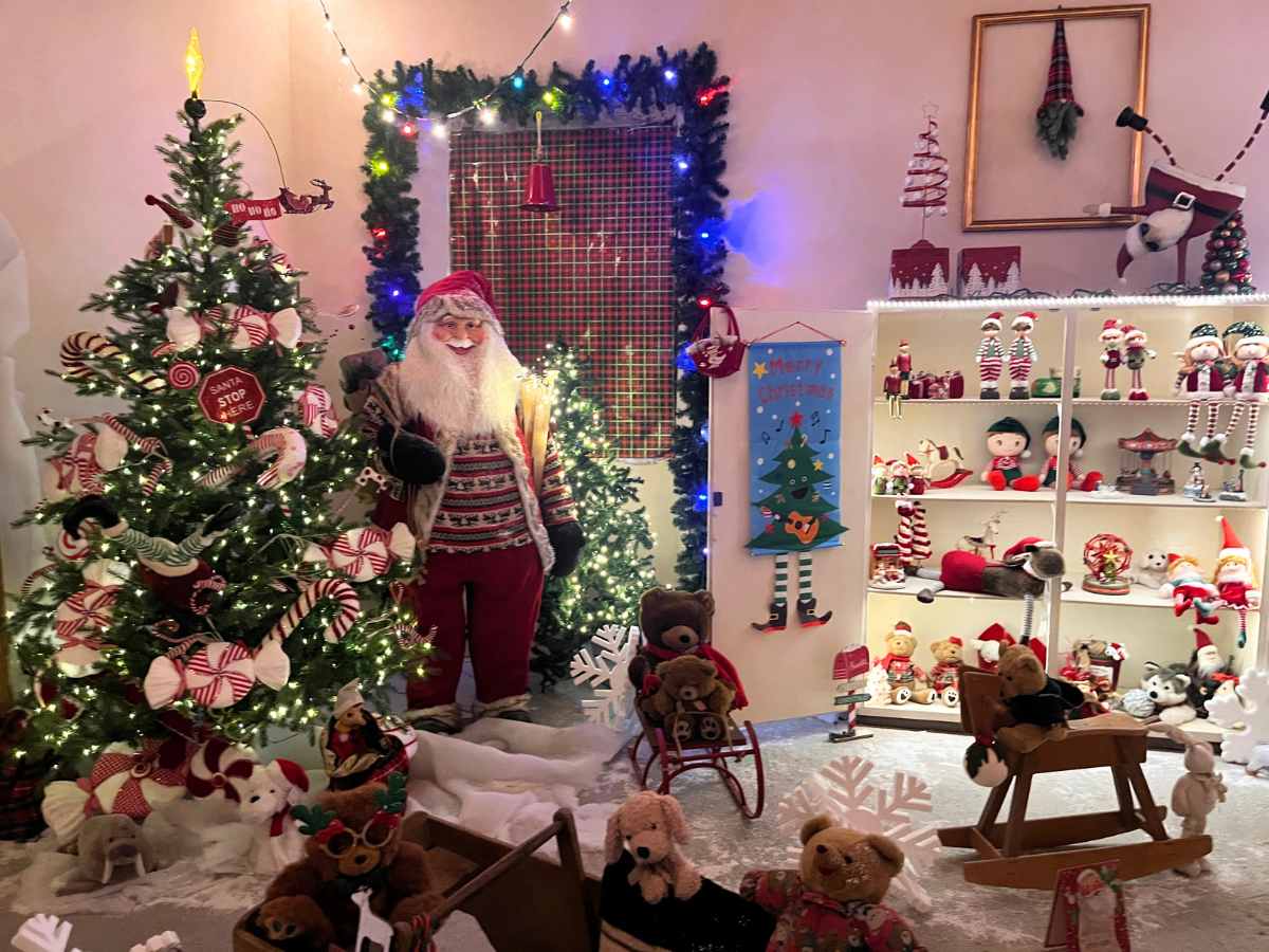 casa del Natale a Mombaroccio con Babbo Natale