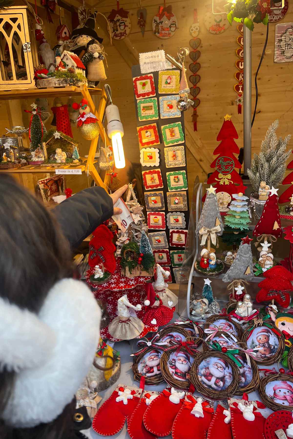 casetta con creazioni artigianali a Mombaroccio per Natale