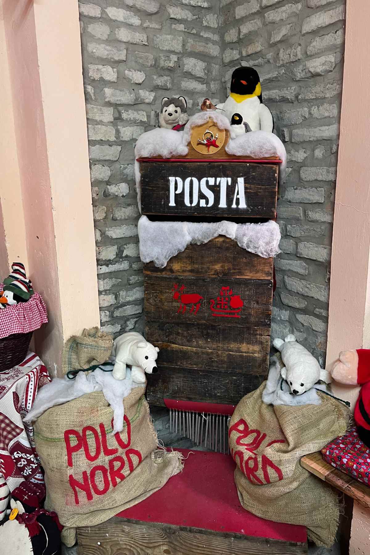 cassetta lettere nella casa di Babbo Natale a Mombaroccio