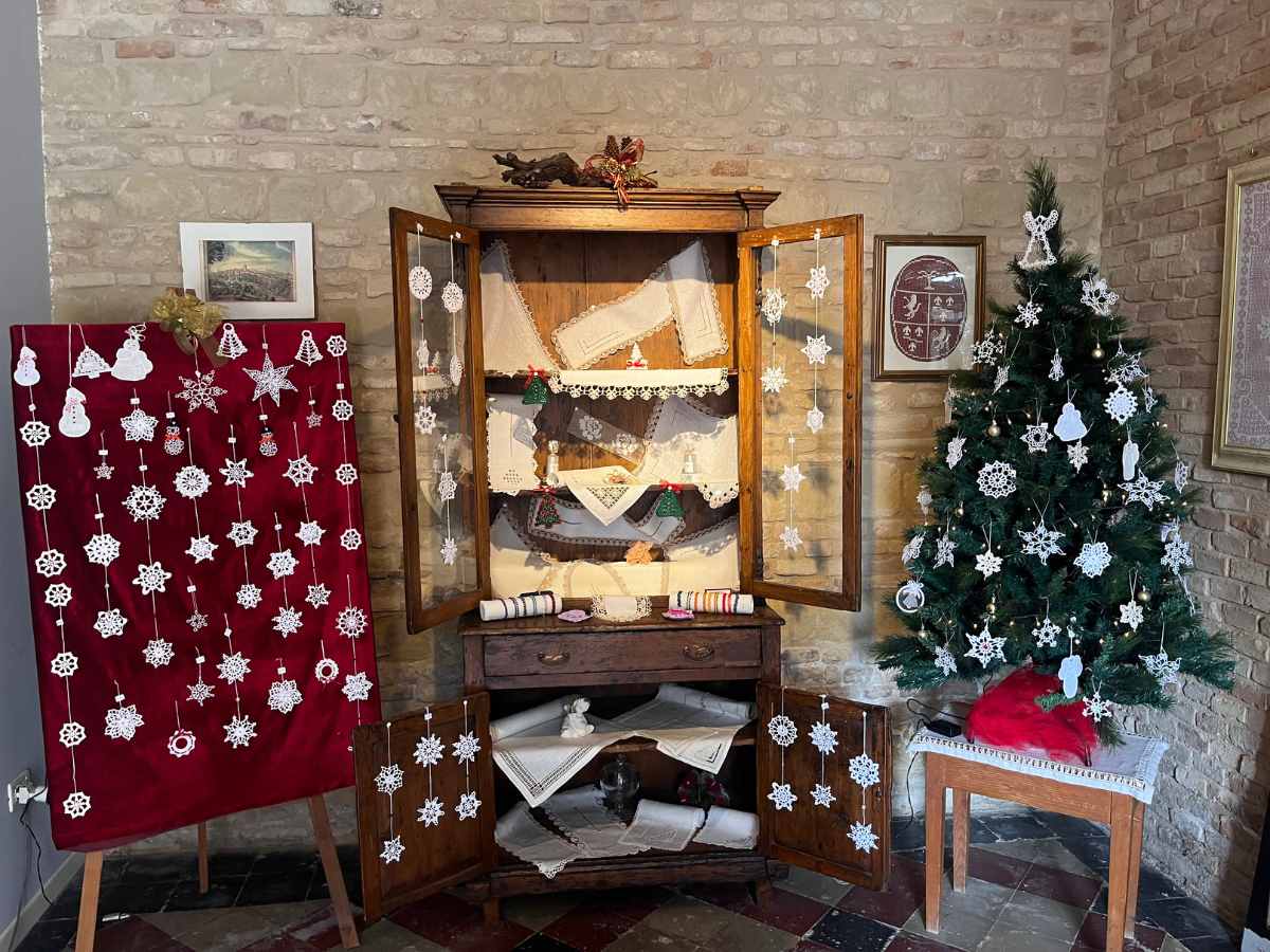 museo del ricamo Mombaroccio esposizione creazioni 