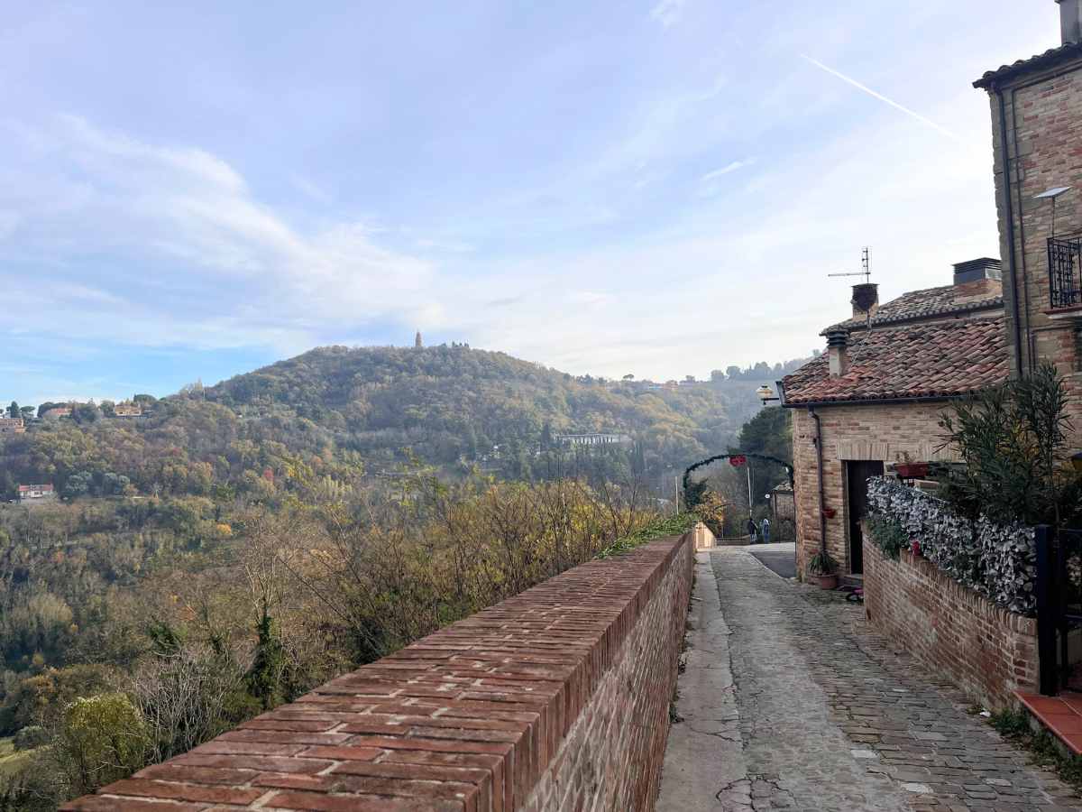 passeggiata panoramica a Mombaroccio