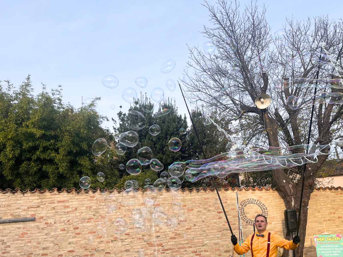 spettacolo bolle a mombaroccio per natale