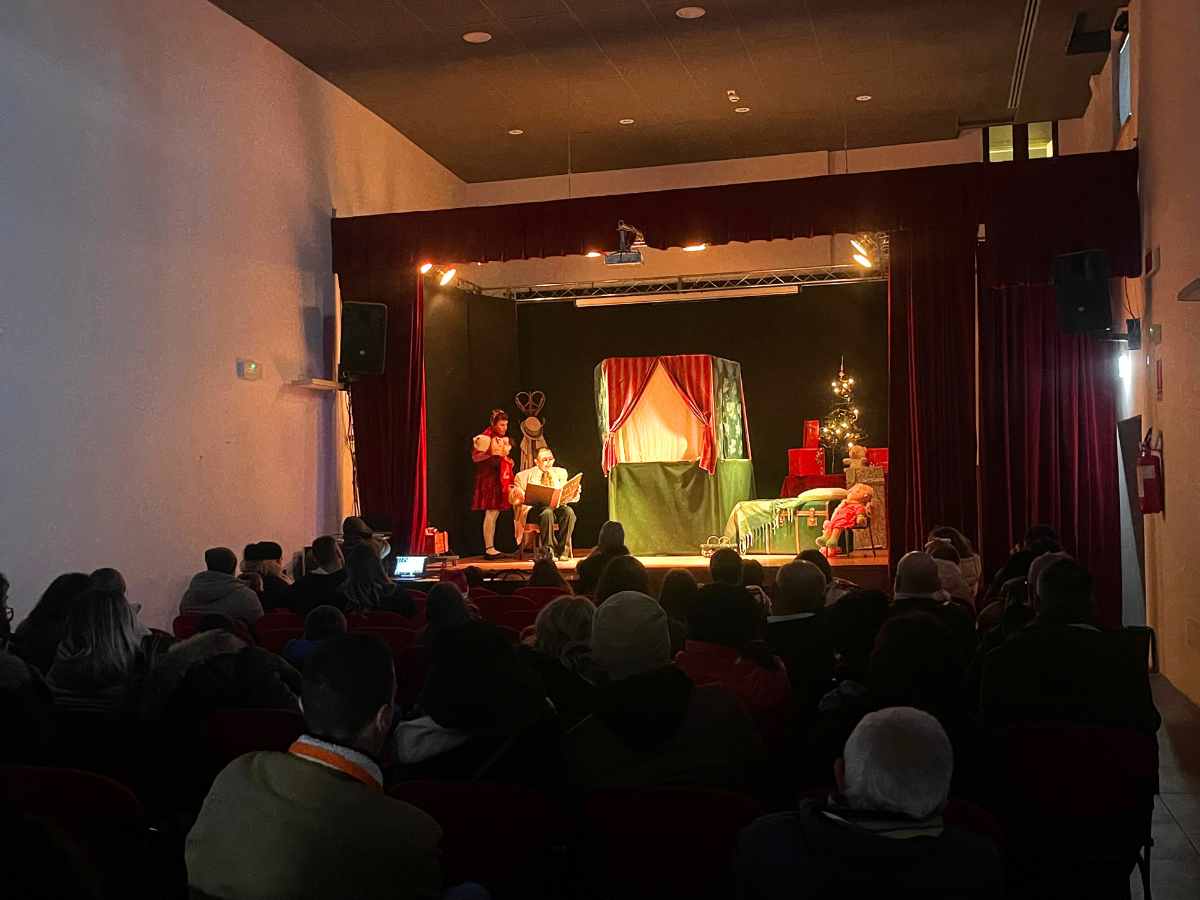 spettacolo per ragazzi a teatro a mombaroccio per Natale