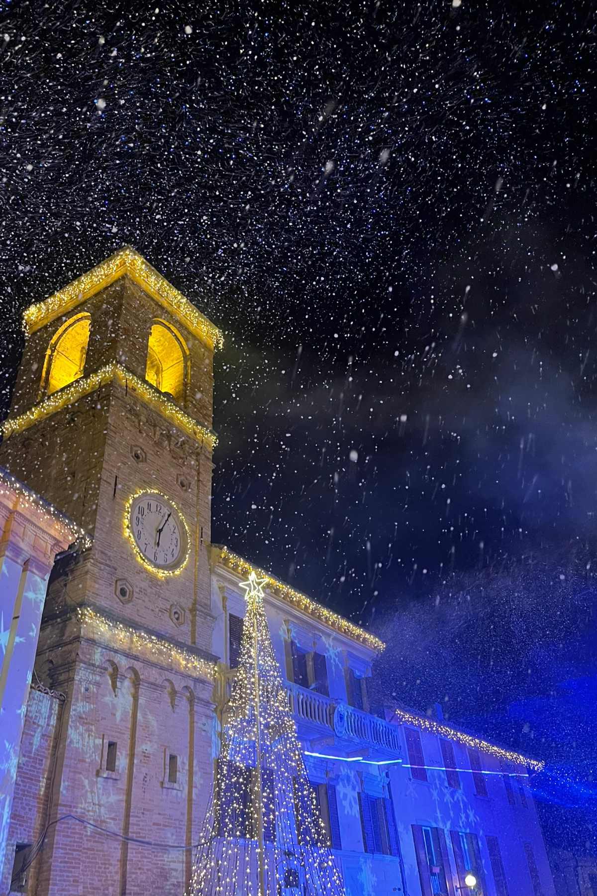 magica nevicata a Mombaroccio a Natale