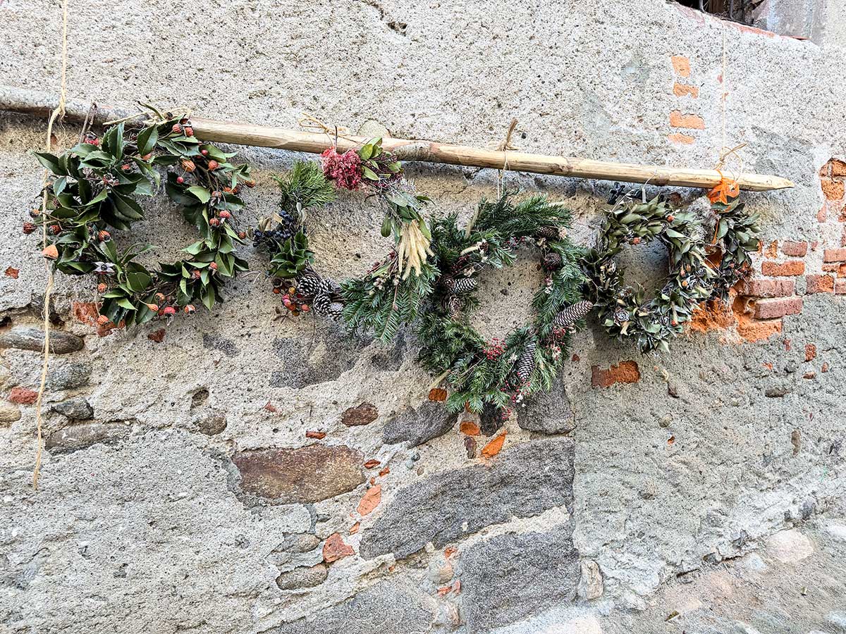 corone natalizie a Borgo di Natale Ricetto di Candelo