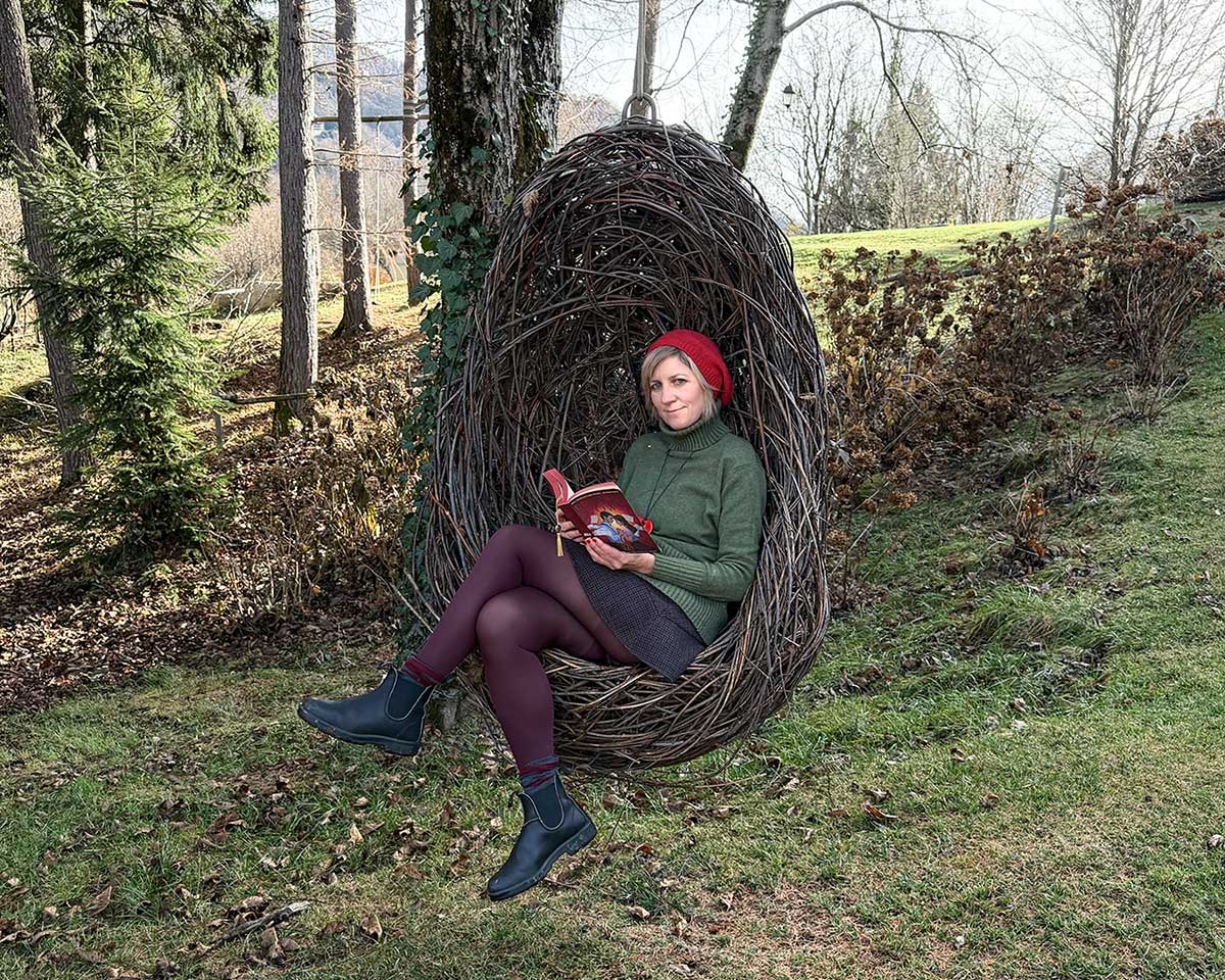 La bursch country house Valle Cervo donna in altalena a nido