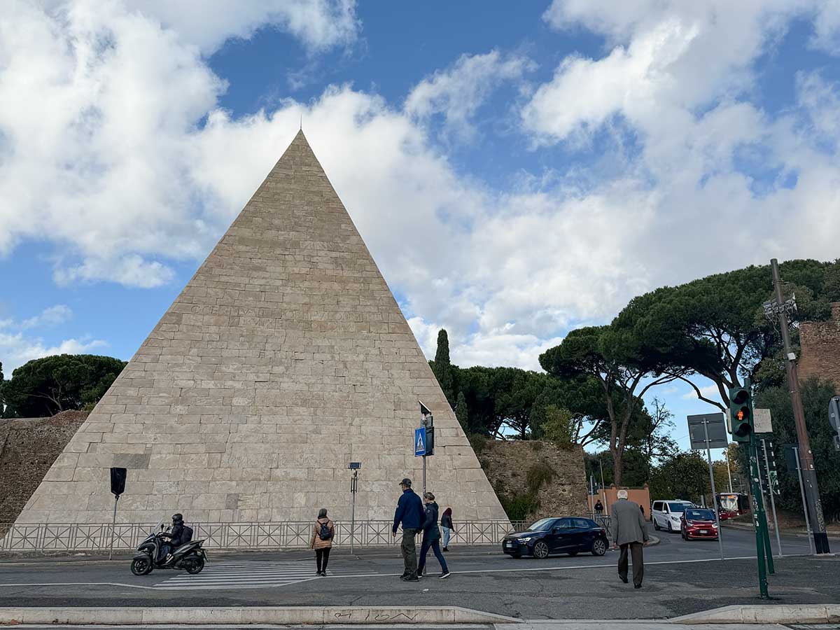 Piramide Cestia