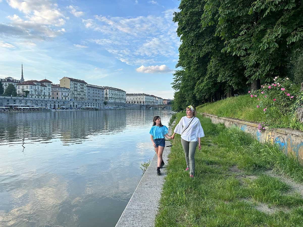 Torino gratis bambini passeggiata lungo il po mamma e figlia
