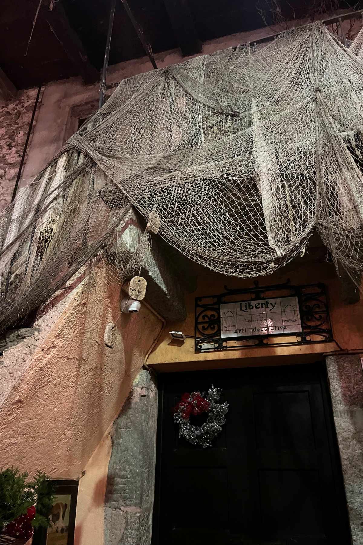 rete dei pescatori all'isola di luce al Lago Maggiore