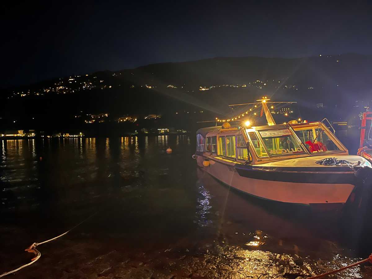 motoscafo di natale all'isola di luce al lago maggiore