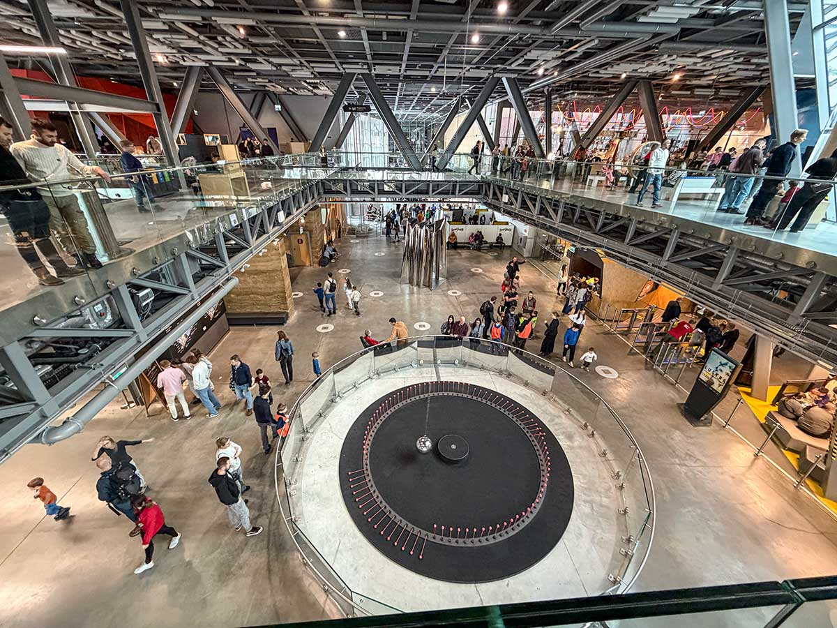 Centro delle Scienze Copernico Varsavia: pensolo di Foucault