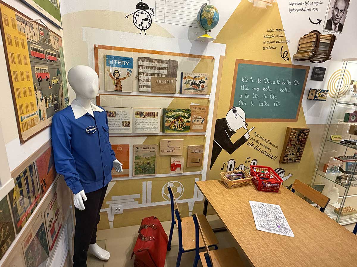 Museo della vita il sotto-comunismo a Varsavia con bambini