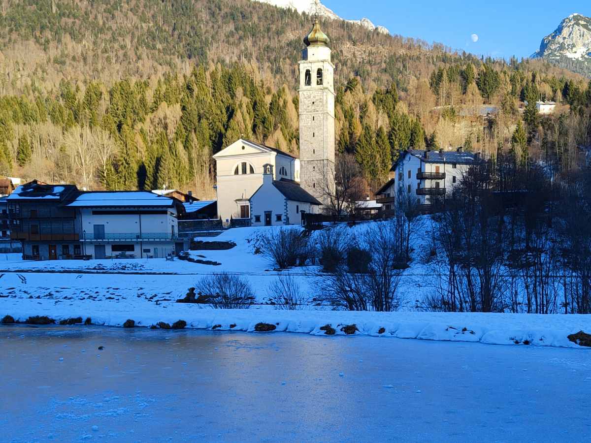 forni di sopra con bambini passeggiata ai laghetti