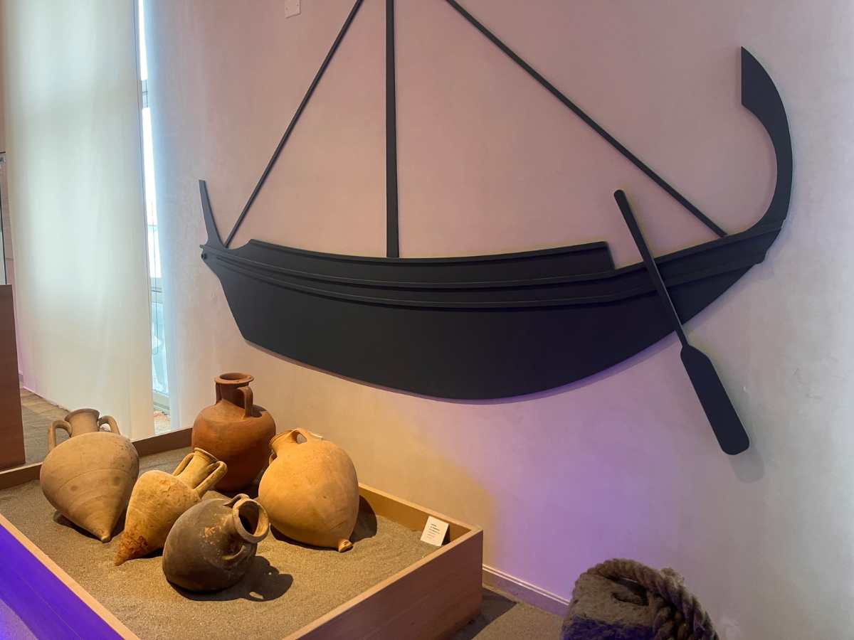 Allestimento del Museo Delta Antico di Comacchio con reperti archeologici
