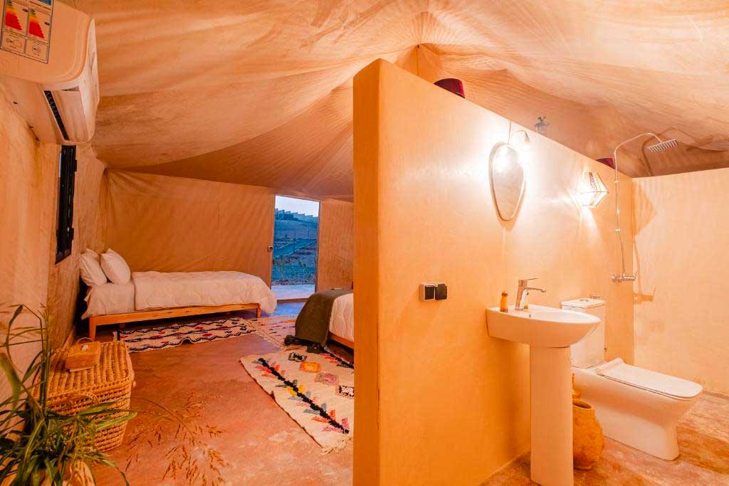 Dormire nel deserto di Agafay: una tenda 