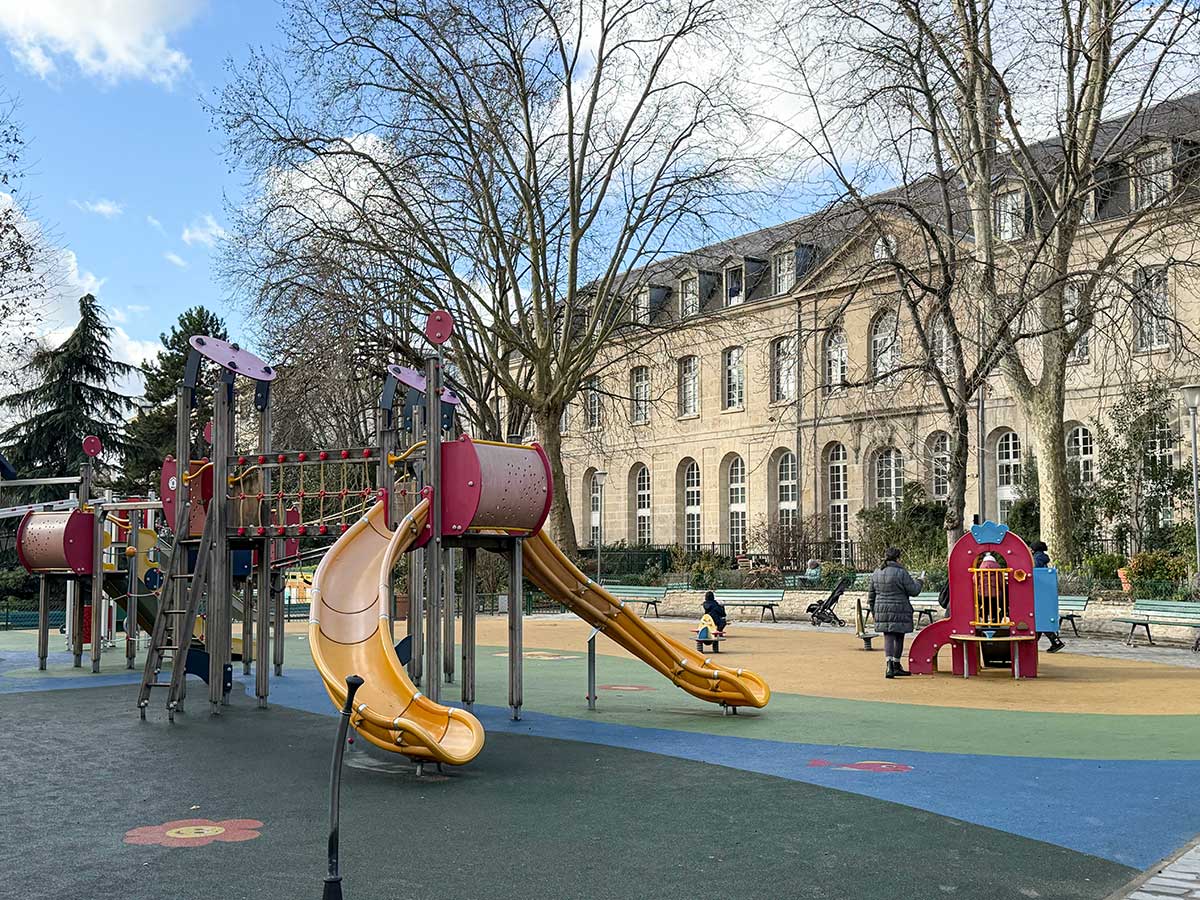 Parco giochi a Parigi con i bambini