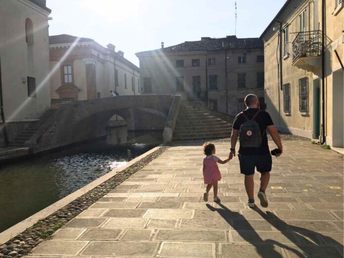 Passeggiata nel centro storico di Comacchio con bambini