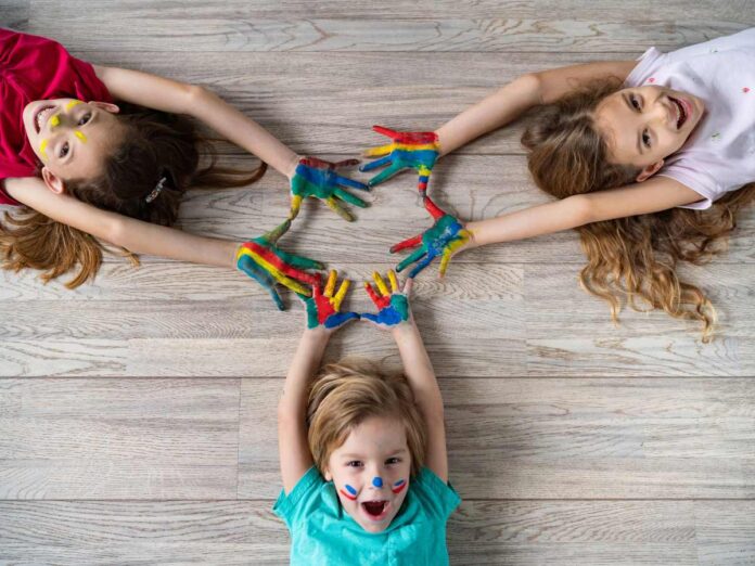 cosa fare questo weekend a Bologna bambini giocano con i colori