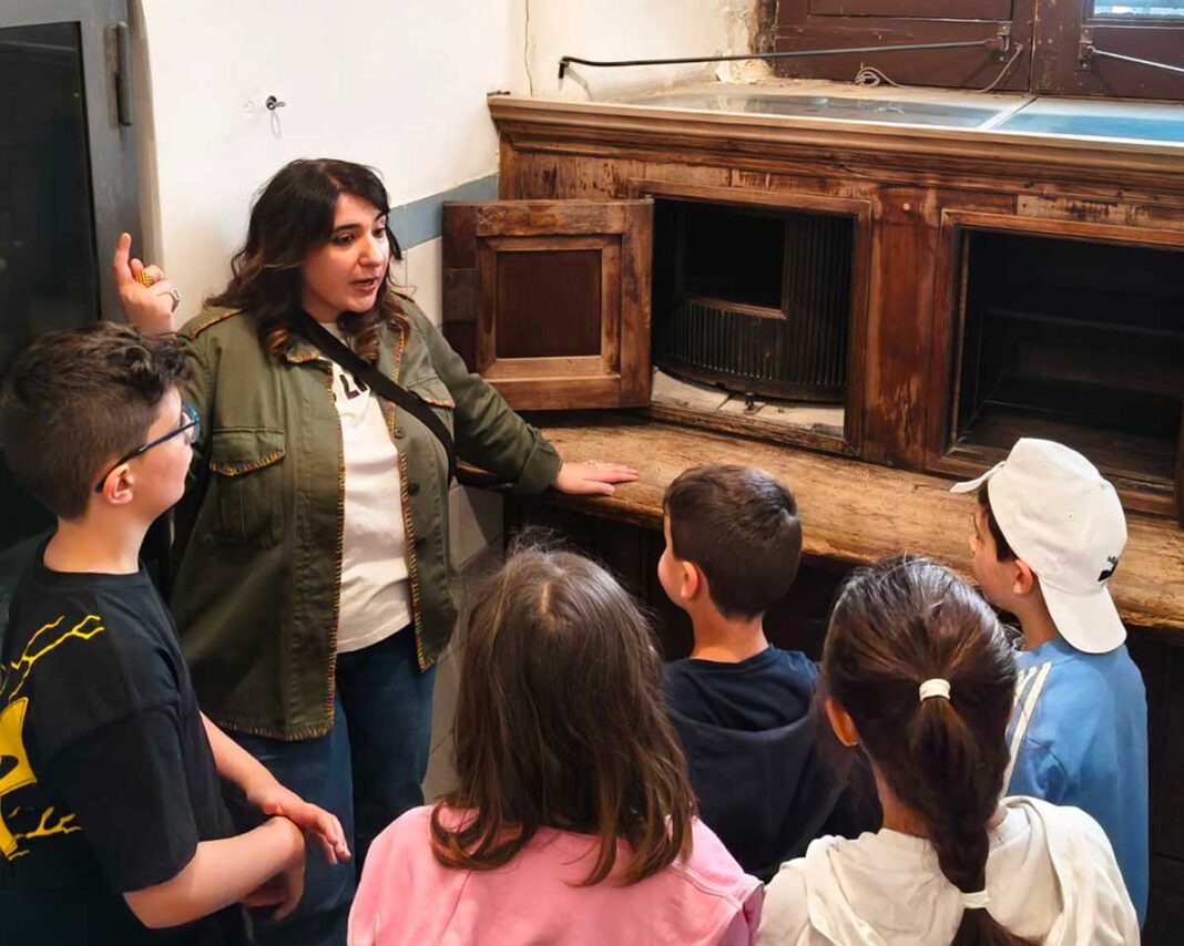 Visita con i bambini alla Ruota degl iesposti di Napoli