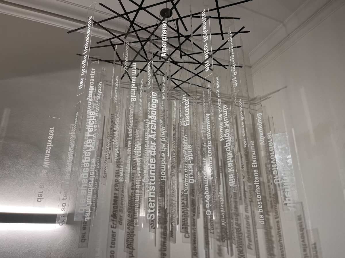 installazione nelle scale del museo archeologico dell'Alto Adige