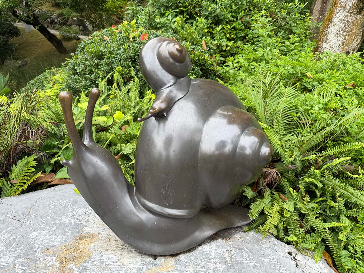 Botanic garden canton: lumaca di bronzo