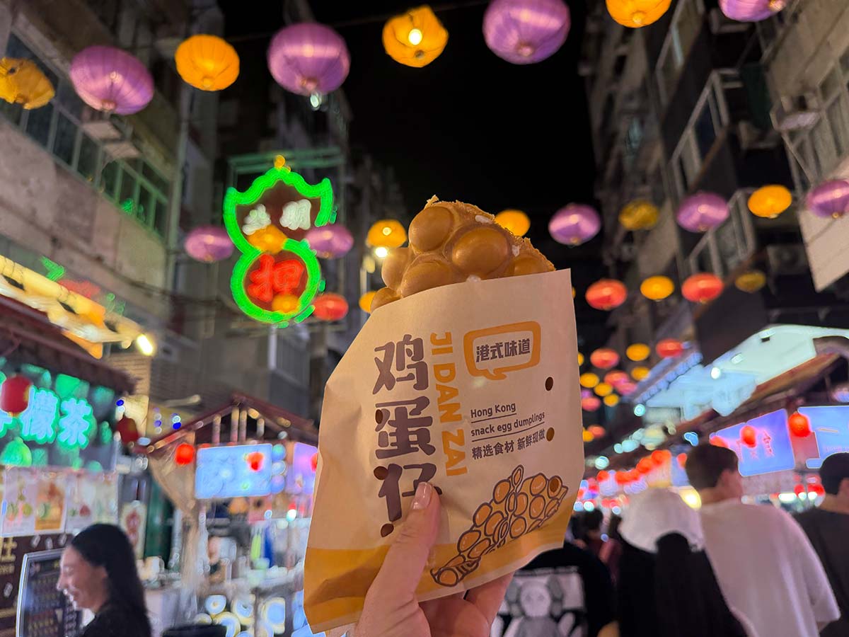 Temple Street Night Market Hong Kong: bubble waffel