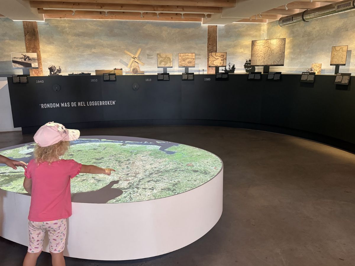 pannelli interattivi nel centro visite di Termunten in Olanda per vedere le foche