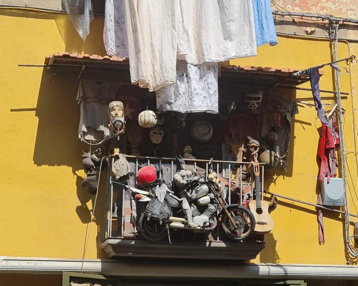 Abiti e accessori vintage al Mercato di Resina a Ercolano