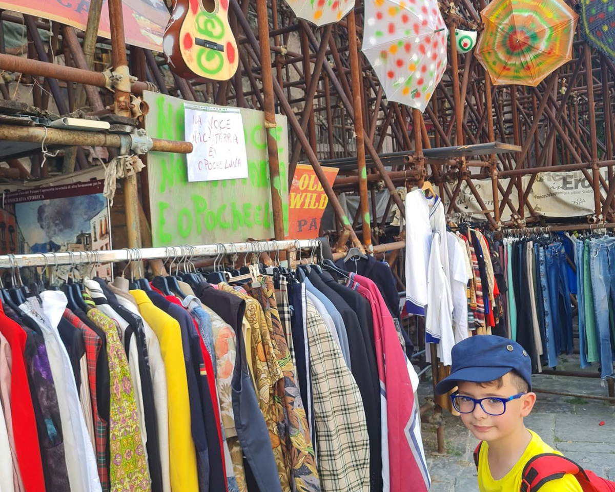 Visita al mercato vintage di via Pugliano a Ercolano